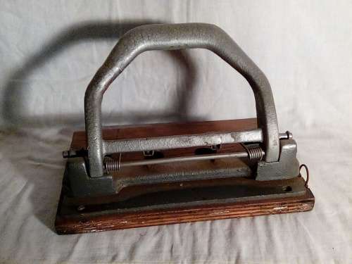 THIS IS A TERRIFIC VINTAGE PUNCH - EXCEPIONAL PIECE - A MUST HAVE!!!