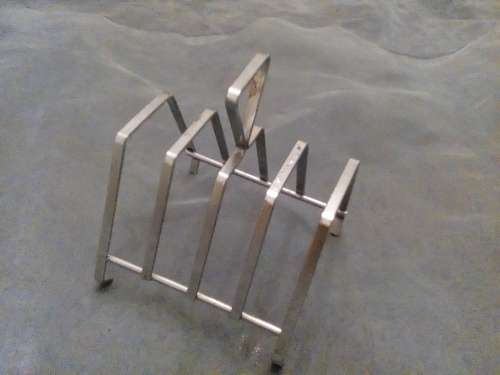 THIS IS A CUTE LITTLE 4 SLICE METAL TOAST RACK -SUCH A STUNNING PIECE!!!!