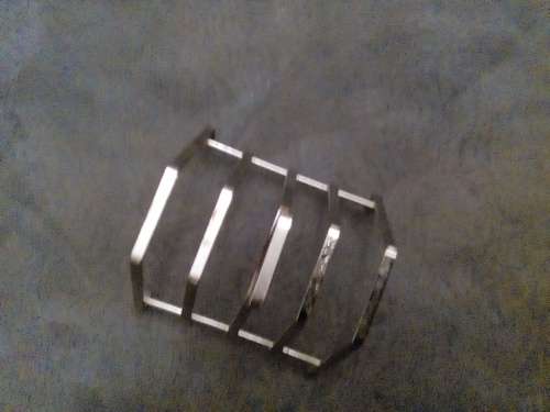 THIS IS A CUTE LITTLE 4 SLICE METAL TOAST RACK -SUCH A STUNNING PIECE!!!!