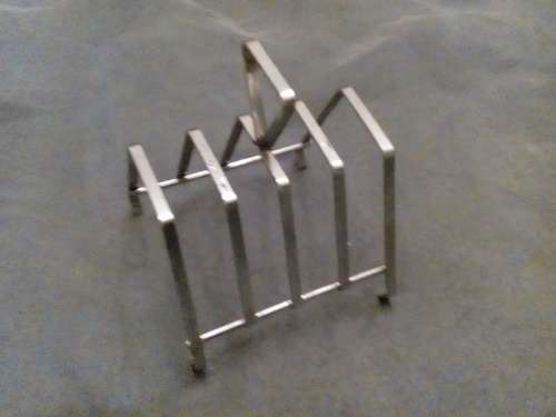 THIS IS A CUTE LITTLE 4 SLICE METAL TOAST RACK -SUCH A STUNNING PIECE!!!!
