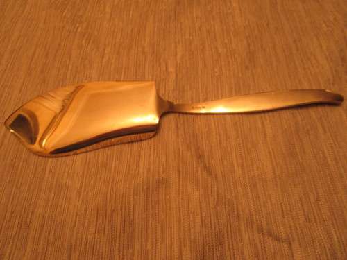 LOOK AT THIS STUNNING SILVER? FISH SERVING DISHER - SUCH AN EXQUISITE PIECE!!!!