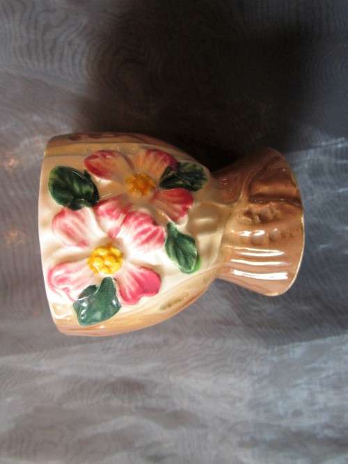 THIS IS SUCH A STUNNING CERAMIC EGG CUP - BEAUTIFUL PIECE!!!!