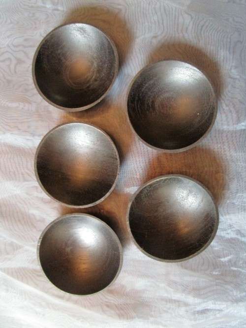 I HAVE 5 STUNNING LITTLE WOODEN DIPPING BOWLS - REAL NICE PIECES!!!!