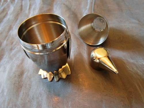 I HAVE A STUNNING STEEL PENGIUN SHAPED DRINKS SHAKER - SUCH AN EXQUISITE PIECE!!