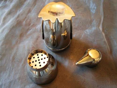 I HAVE A STUNNING STEEL PENGIUN SHAPED DRINKS SHAKER - SUCH AN EXQUISITE PIECE!!