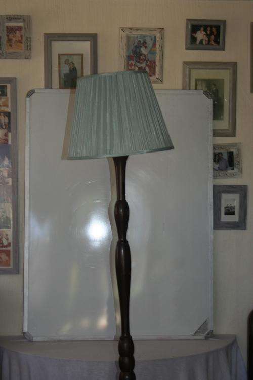 STUNNING ANTIQUE IMBUIA STANDARD LAMP - WORKING.