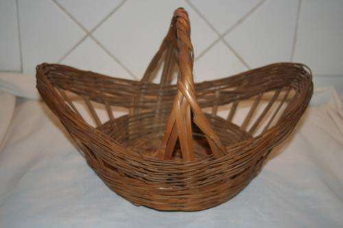 LOOK AT THIS BEAUTIFUL OVAL WICKER BASKET - STUNNING PIECE!!!