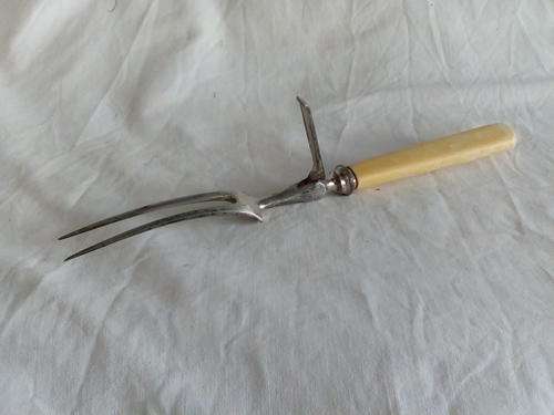 I HAVE AN EQUISITE BONE? SERVING FORK - BEAUTIFUL PIECE!!