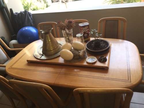 Wooden table (8 seats & adjustable table