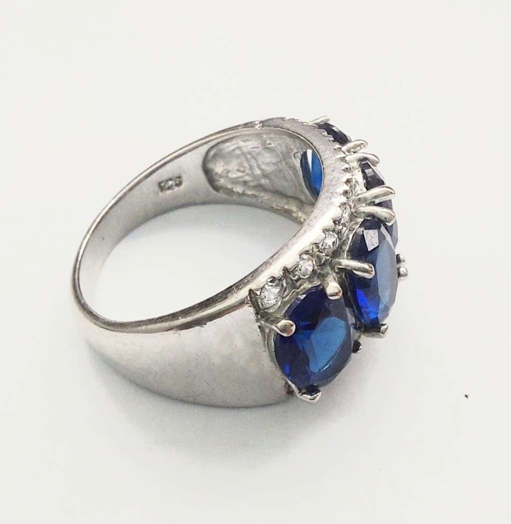 Beautiful Silver Sapphire Ring