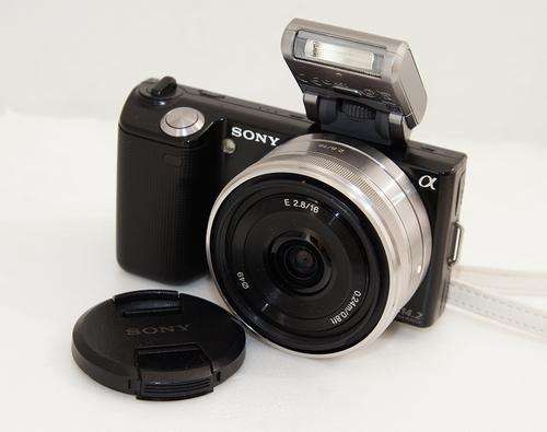Sony NEX 5 with 16mm lens + extras - Amazing Camera with incredible features