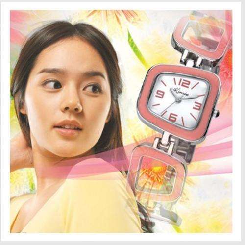 ***FUNKY DESIGNER BRACELET WATCH IN RED-  UNBELIEVABLE VALUE***