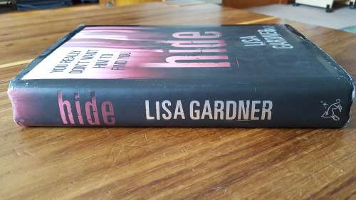 Hide (Detective D.D Warren #2) by Lisa Gardner - Large Hardcover