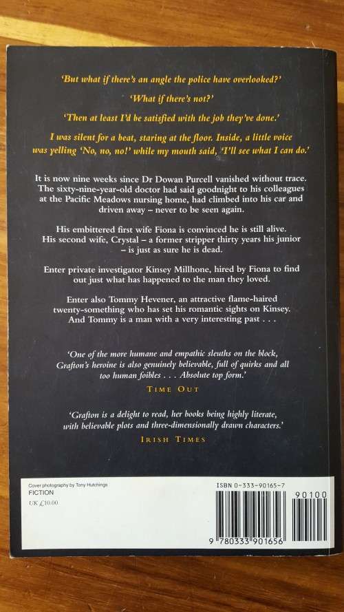 P is for Peril (Kinsey Millhone #16) by Sue Grafton - Large Softcover