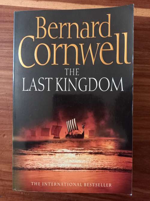 The Last Kingdom (The Last Kingdom #1) by Bernard Cornwell - Large Softcover