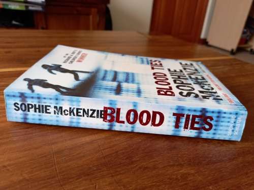 Blood Ties (Blood Ties #1) by Sophie McKenzie