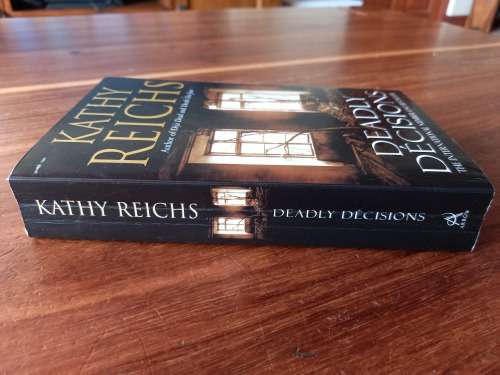 Deadly Decisions (Temperance Brennan #3) by Kathy Reichs