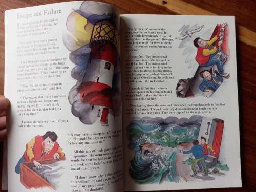 The Second Usborne Book of Spinechillers