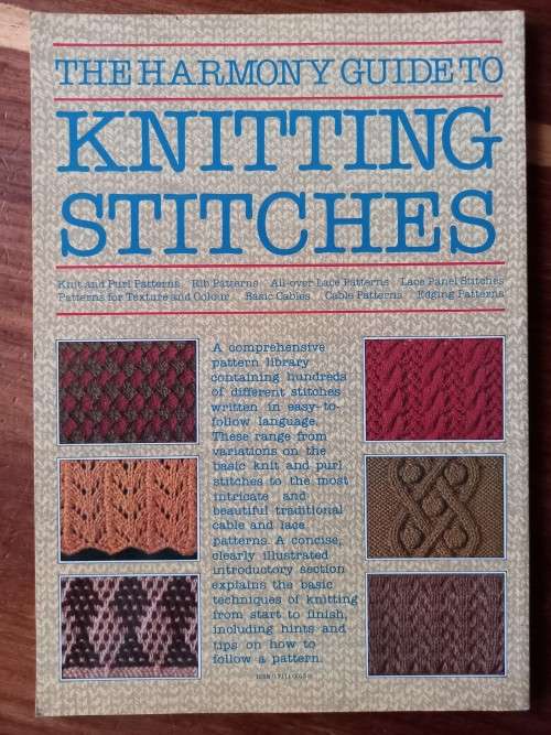 The Harmony Guide To Knitting Stitches (The Harmony Guide to Knitting #1) by Lyric Books - Large/S