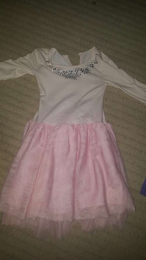 Beautifull Dress 7 to 8 fits up to 9 years