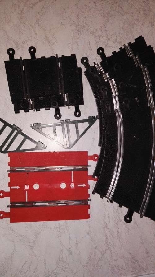 Scalextric 5xBanked Curves + 2xLead in/out classic tracks + Lap Counter + 2x Supports