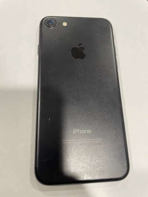 iPhone 7 128GB Excellent Condition (In original box)