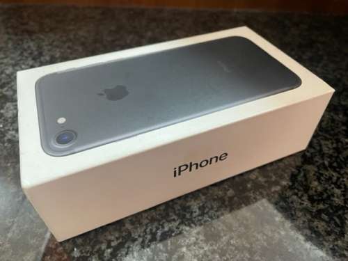 iPhone 7 128GB Excellent Condition (In original box)