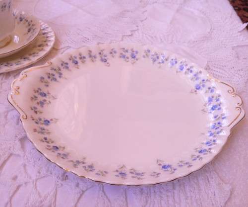 ROYAL ALBERT MEMORY LANE LARGE CAKE