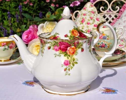 OLD COUNTRY ROSE Royal Albert