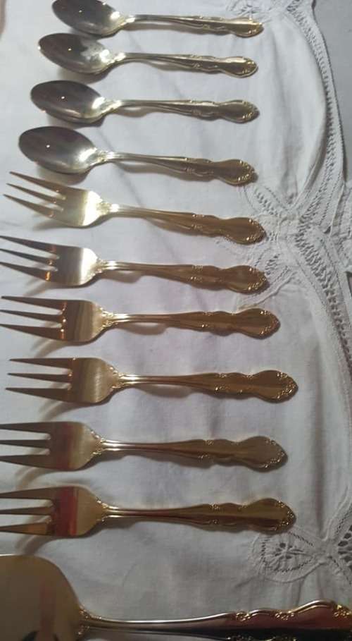 EETRITE GOLD PLATED TEA FORKS