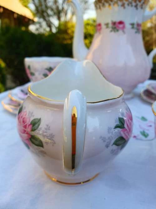 pink roses harlequin soft pink MILK SUGAR CAKE SERVER