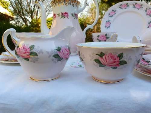 pink roses harlequin soft pink MILK SUGAR CAKE SERVER