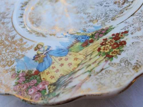 colclough crinoline lady in garden