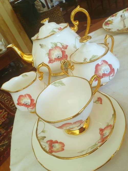 Royal Albert Utra RARE 100 years celebration series Poppy Teapot ONLY!!!!!