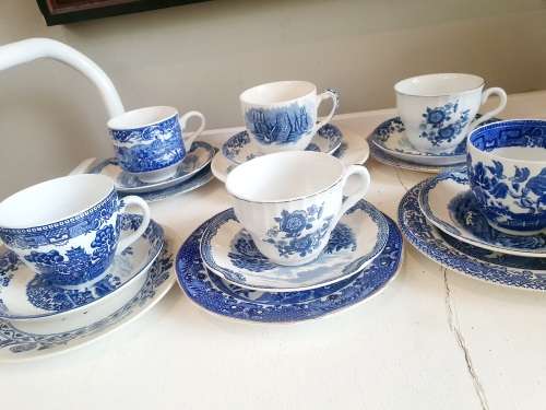 6 cups adn saucers ONLY PLEASE NOTE  blue and white Mixmatch RANDOM