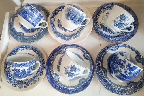 6 cups adn saucers ONLY PLEASE NOTE  blue and white Mixmatch RANDOM