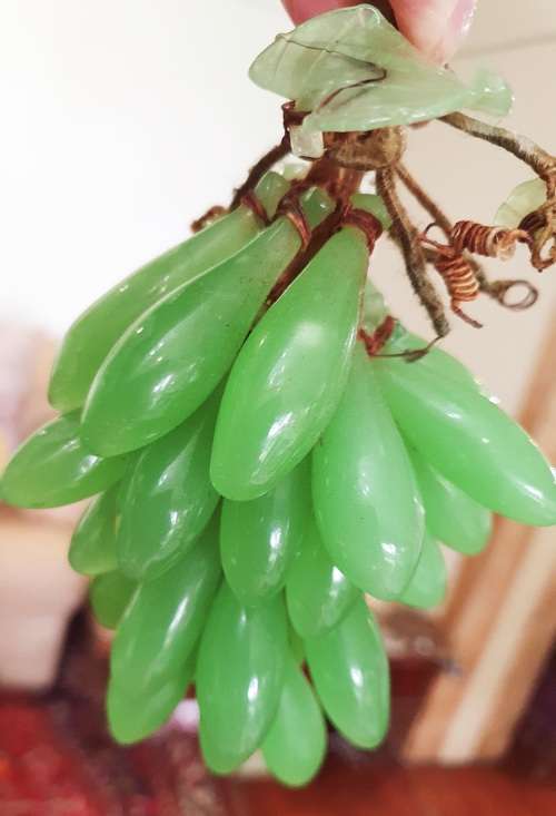 Vintage bunch of glass grapes 16cm