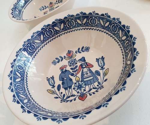 Hearts and Flowers salad bowl Johnson Brothers