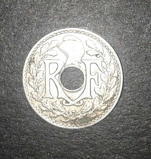 1938 France 5 centimes small but attractive coin!