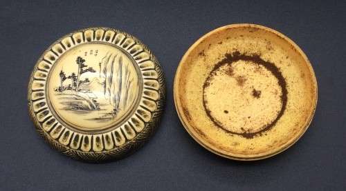 Vintage Chinese Snuff Box