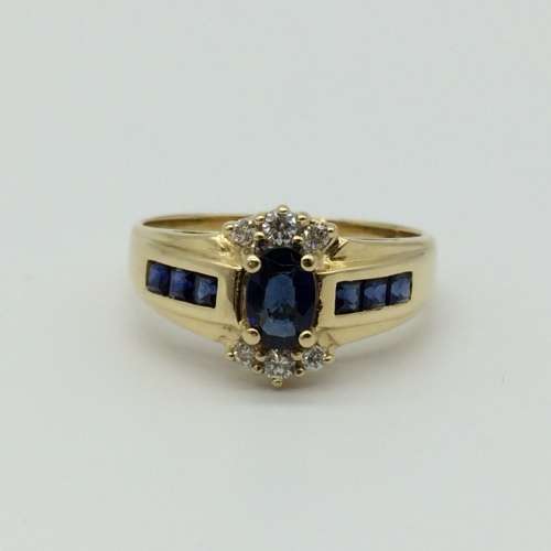 Lovely 18ct Gold Sapphire and Diamond Ring