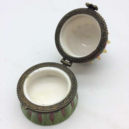 Vintage `Villeroy and Boch` Christmas Trinket Box (no box)