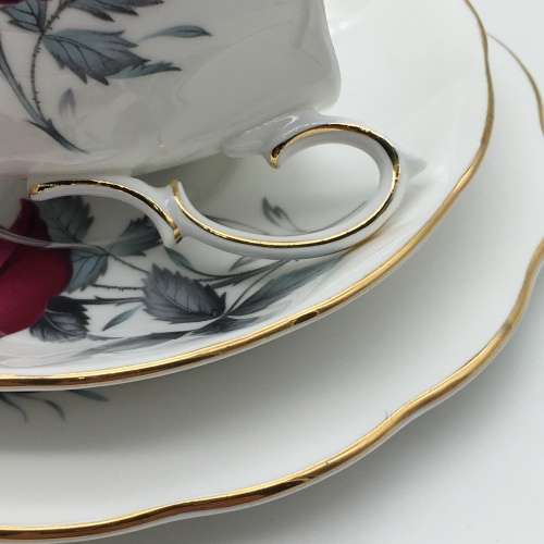 Early Royal Albert `Sweet Romance` 21 Piece Tea Set