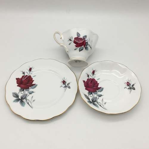 Early Royal Albert `Sweet Romance` 21 Piece Tea Set