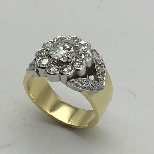 Impressive Vintage 18ct Gold and Diamond Ring