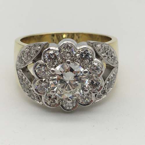Impressive Vintage 18ct Gold and Diamond Ring