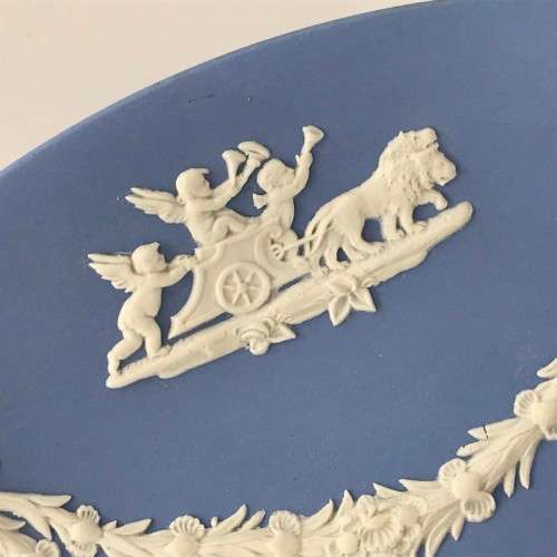 Attractive Wedgwood `Cherubs` Cabinet Plate