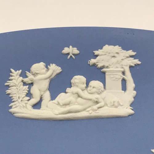 Attractive Wedgwood `Cherubs` Cabinet Plate