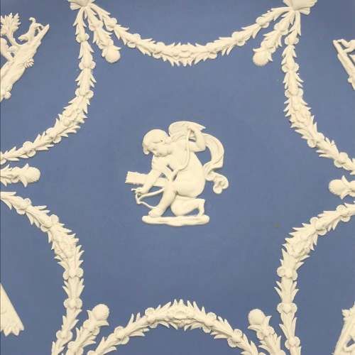 Attractive Wedgwood `Cherubs` Cabinet Plate