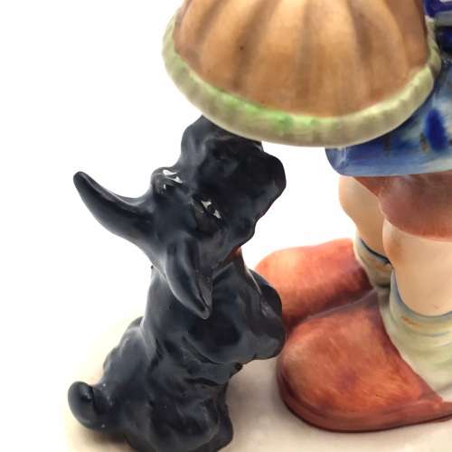 Cute Hummel `Begging His Share` Figurine (9)